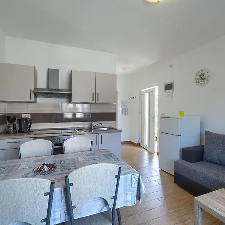 Apartament Mishel 2 *