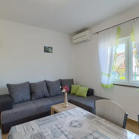 Mishel 2 Apartment