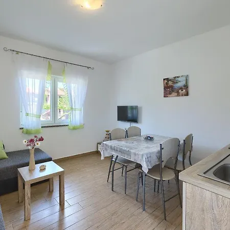 Apartment Mishel 2 *